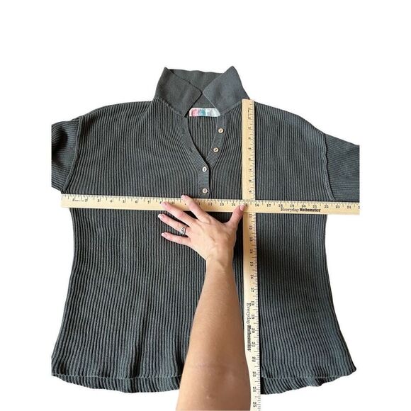 Free People Beach Knit Collared Cropped Long Sleeve size Top Sweater XS Green - Picture 4 of 7